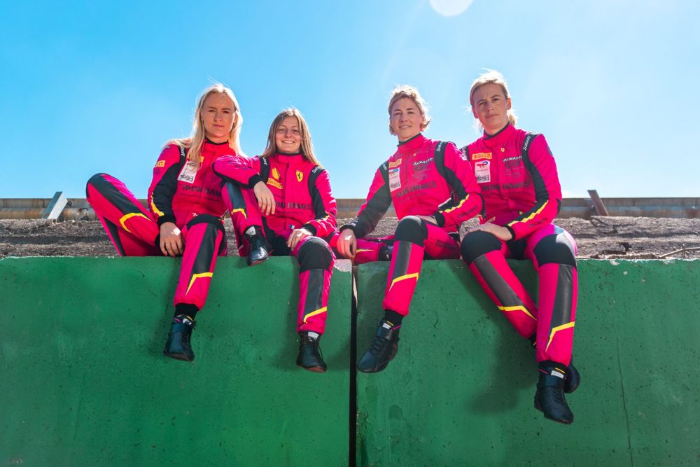 Die vier "Iron Dames" in Spa: Michelle Gatting aus Dänemark, Doriane Pin aus Frankreich, Rahel Frey aus der Schweiz und Sarah Bovy (Bild: Iron Dames)