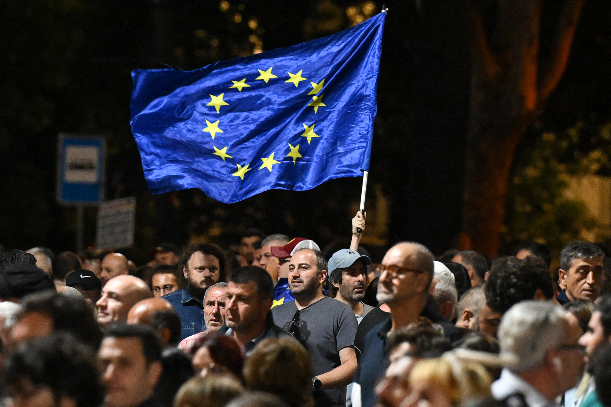 Georgien: Proeuropäische Demonstranten in Tbilisi (Bild: Vano Shlamov/AFP)