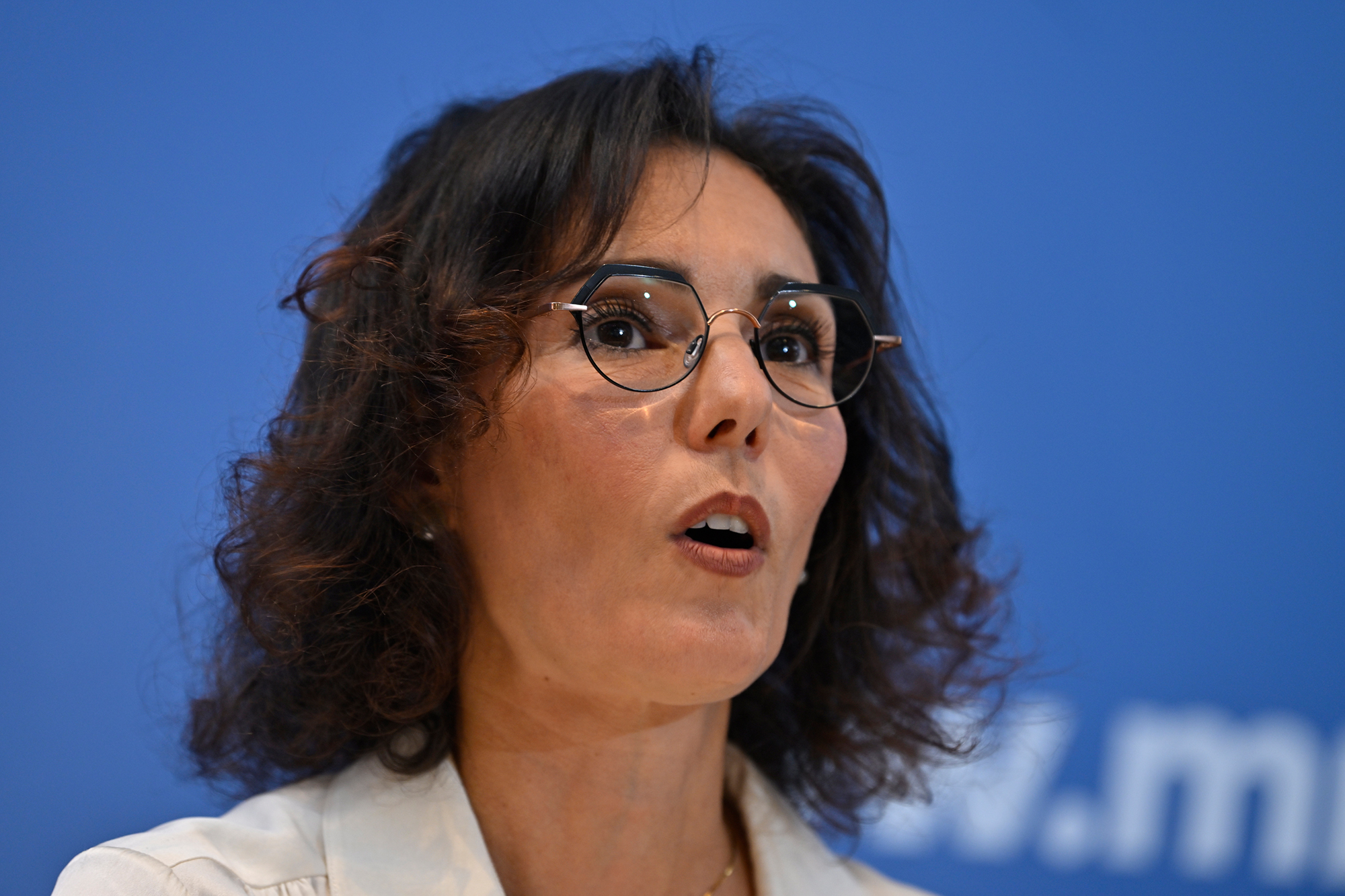 Die MR-Politikerin Hadja Lahbib (Bild: Eric Lalmand/Belga)