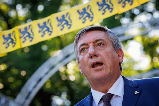 Flanderns Ministerpräsident Jambon bei den Feiern zum Tag der flämischen Gemeinschaft am Sonntag in Kortrijk (Bild: Kurt Desplenter/Belga)