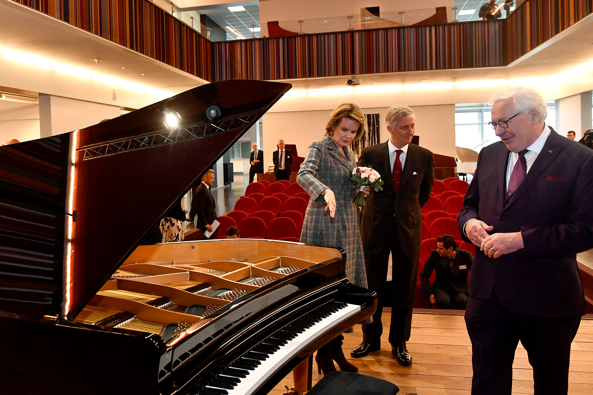 Königin Mathilde und König Philippe zu Besuch bei Klavierbauer Chris Maene (Archivbild: Dirk Waem/Belga)