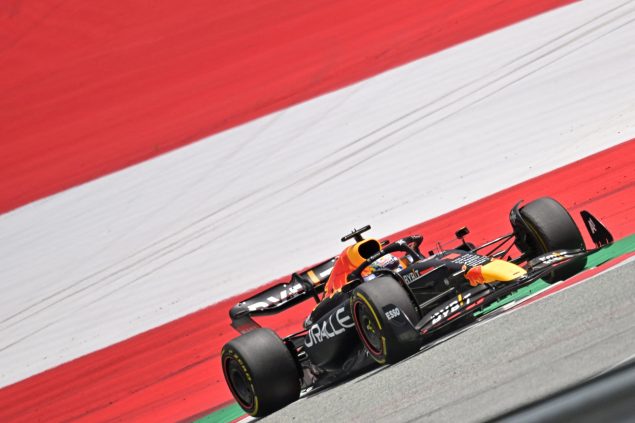 Max Verstappen startet in Spielberg von ganz vorne (Bild: Joe Klamar/AFP)