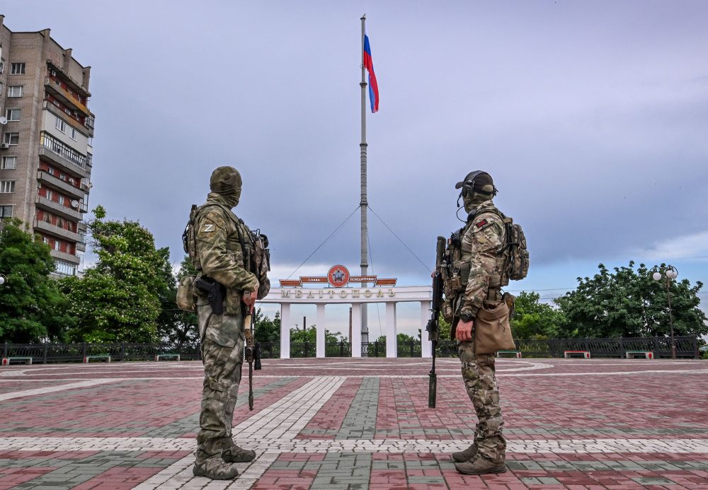 Russische Soldaten im Zentrum von Melitopol (Bild: Yuri Kadobnov/AFP)