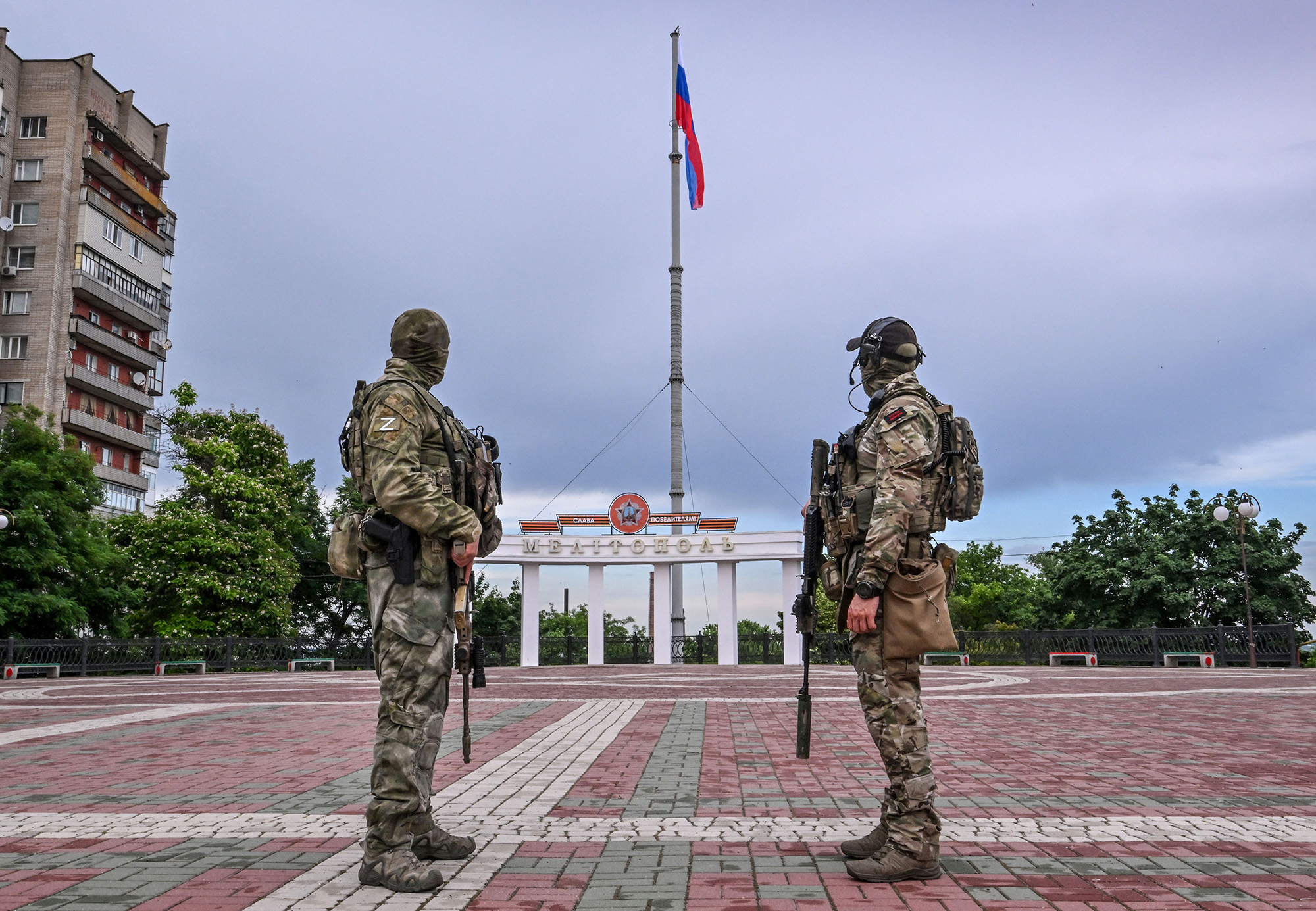 Russische Soldaten im Zentrum von Melitopol (Bild: Yuri Kadobnov/AFP)