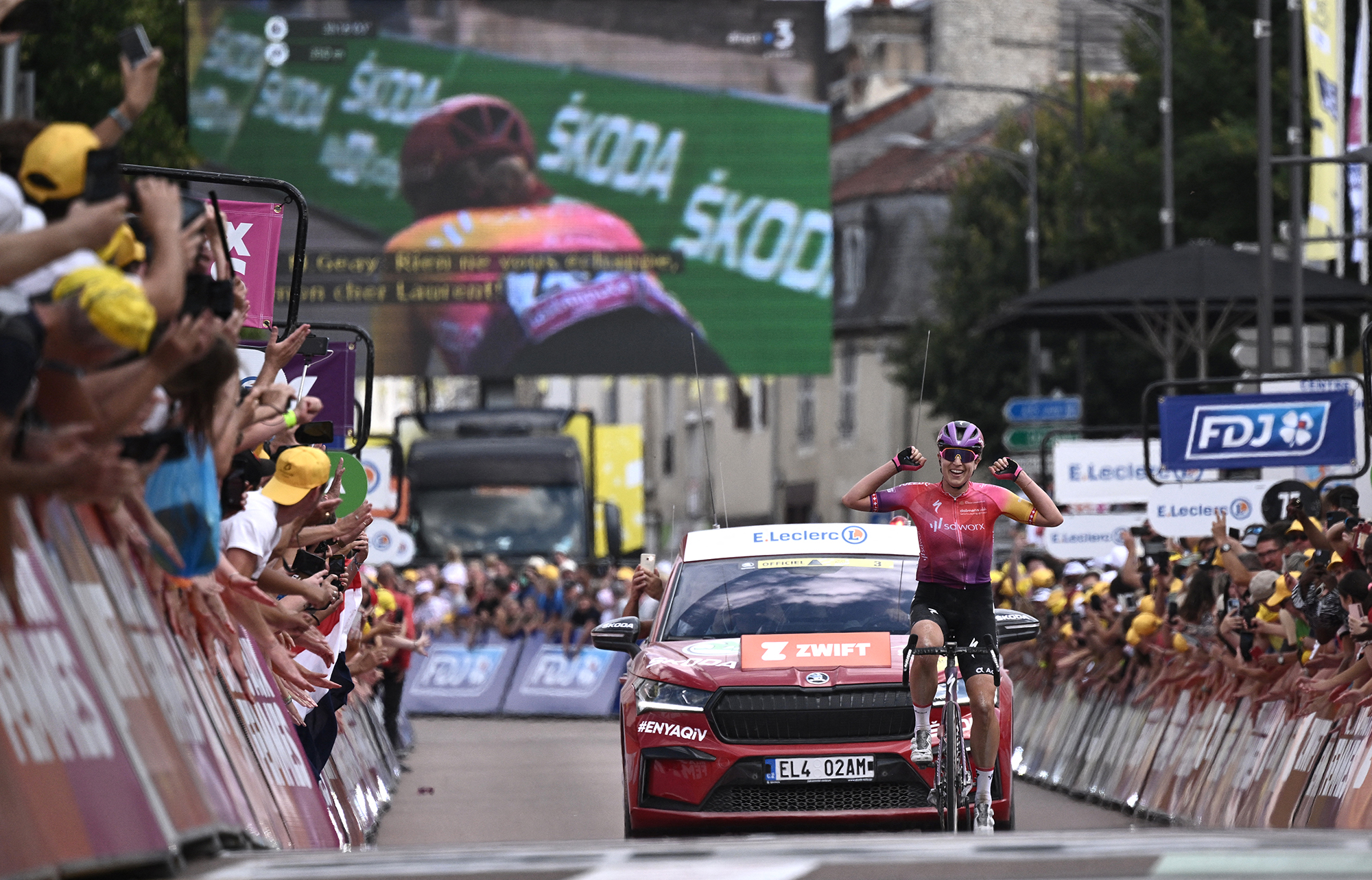 Marlen Reusser gewinnt die vierte Etappe der Tour de France Femmes (Bild: Jeff Pachoud/AFP)