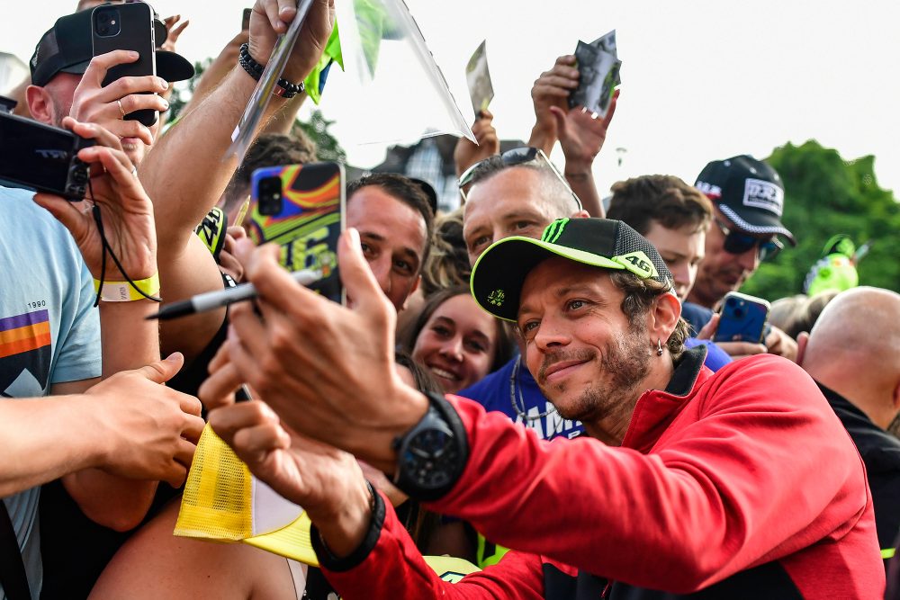 Valentino Rossi bei der Fahrerparade der 24h de Spa (Bild: Jules Beaumont/SRO)