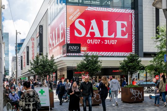 Start des Sommerschlussverkaufs in Brüssel