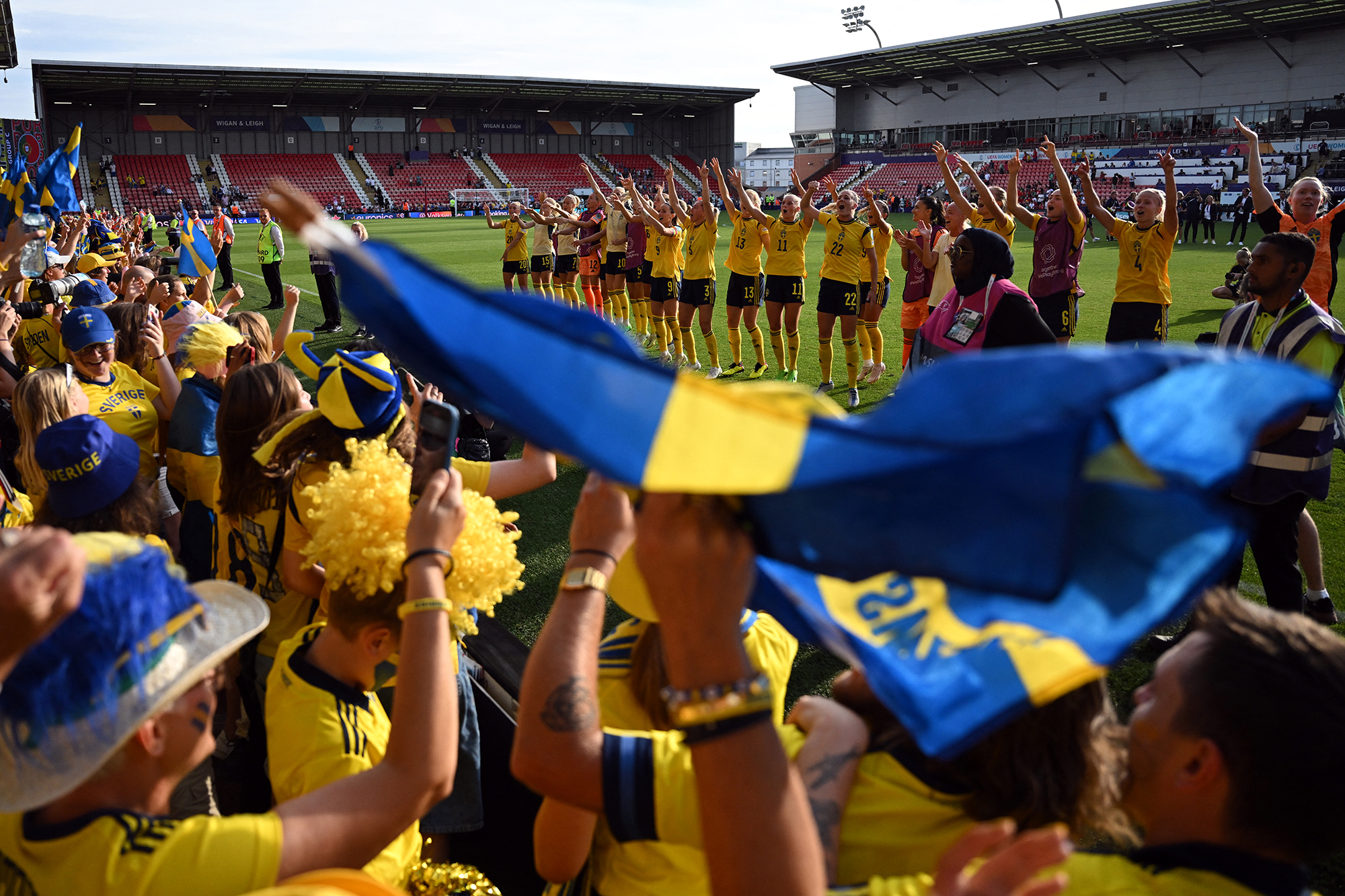 Fußball-EM: Die Schwedinnen feiern ihren Sieg gegen Portugal (Bild: Daniel Mihailescu/AFP)