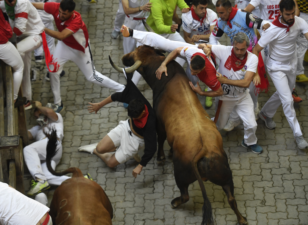 Stierrennen in Pamplona (Bild: Ander Gillenea/AFP)