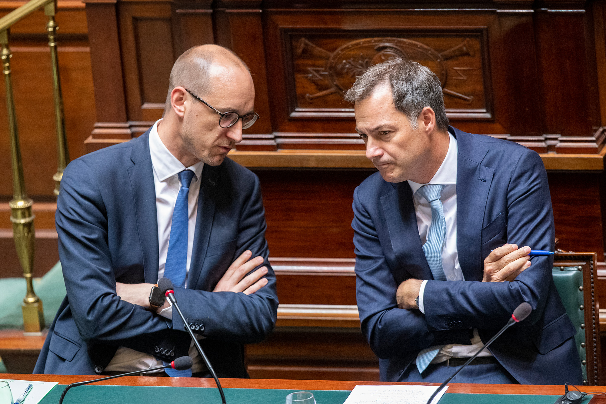Finanzminister Van Peteghem und Premierminister De Croo am Donnerstag in der Kammer (Bild: Nicolas Maeterlinck/Belga)