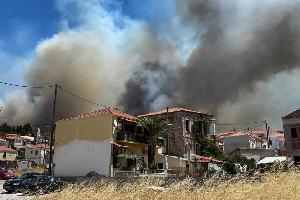 Brand im Dorf Vrisa auf Lesbos (Bild: Anthi Pazianou/AFP)