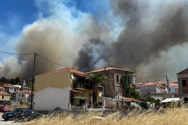 Brand im Dorf Vrisa auf Lesbos (Bild: Anthi Pazianou/AFP)