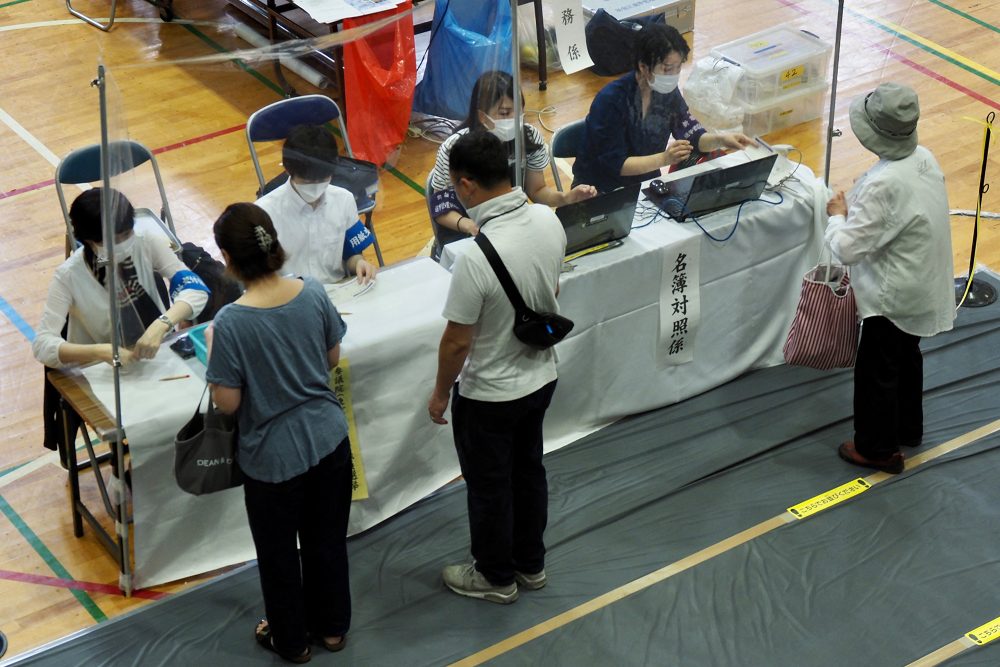 Wahllokal in der japanischen Hauptstadt Tokio (Bild: Toshifumi Kitamura/AFP)