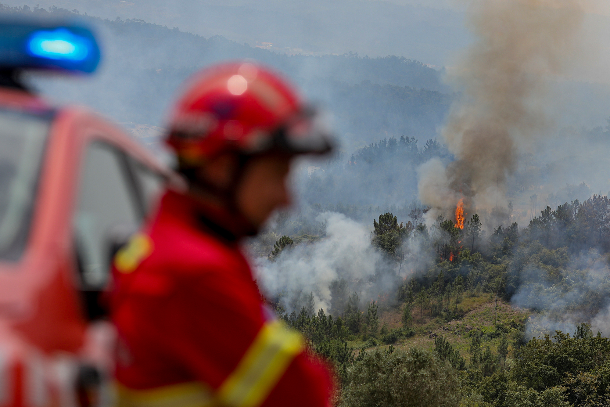 Waldbrand in der Nähe des portugiesischen Stadt Ourém (Bild: Pedro Rocha/AFP)