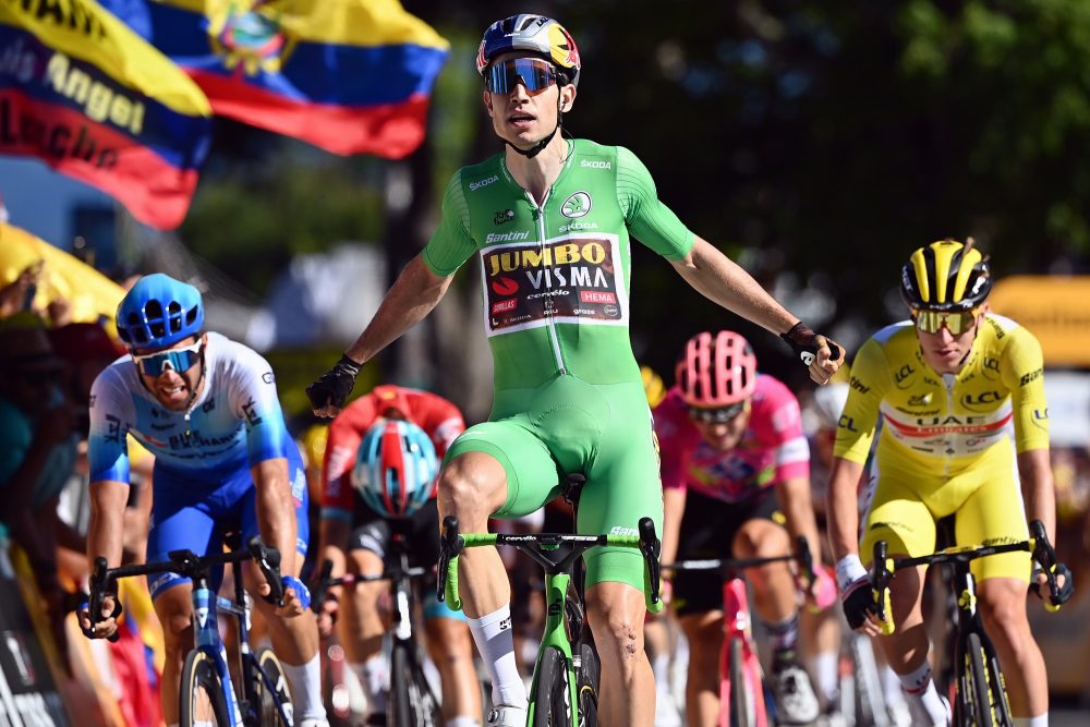 Wout van Aert feiert seinen zweiten Etappensieg (Bild: David Stockman/AFP)