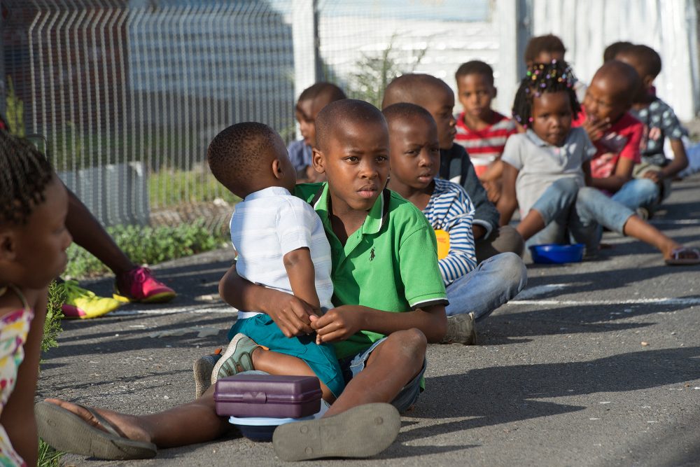 Afrikanische Kinder (Illustrationsbild: Rodger Bosch/AFP)