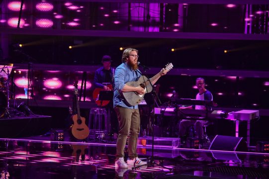 Alexander Ohles in Folge sechs von "The Voice of Germany" (Bild: ProSieben/SAT.1/André Kowalski)