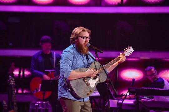 Alexander Ohles in Folge sechs von "The Voice of Germany" (Bild: ProSieben/SAT.1/André Kowalski)