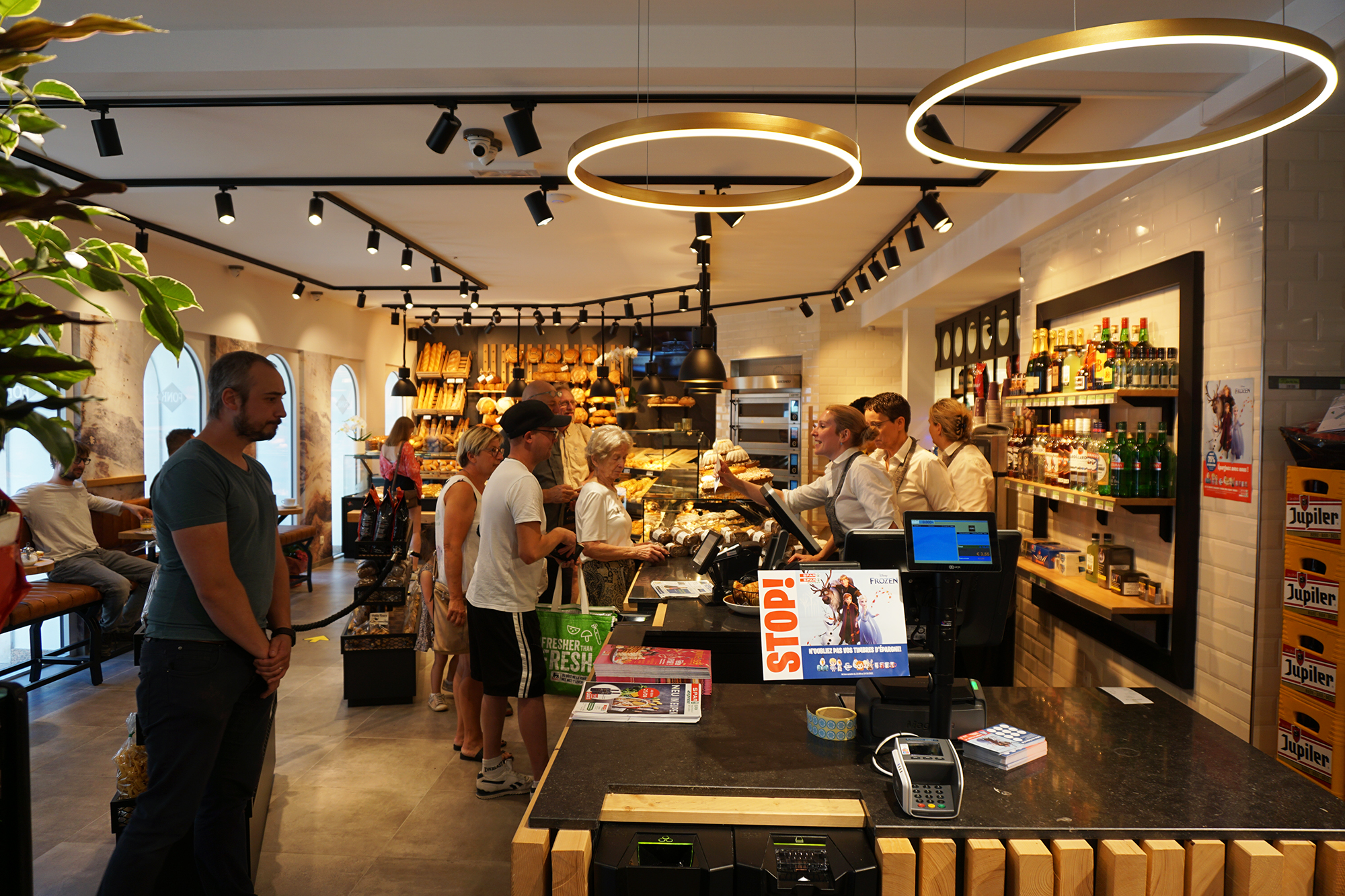 Die Bäckerei Fonk in der Eupener Unterstadt ist wieder geöffnet - mit Supermarkt (Bild: Dogan Malicki/BRF)
