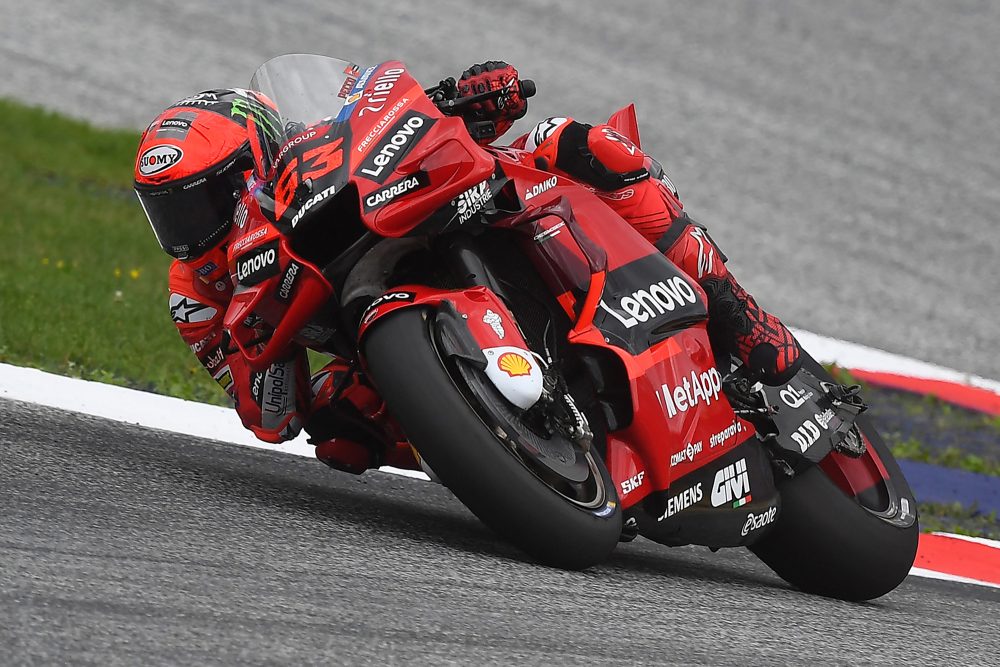 Francesco Bagnaia holt in Österreich den Sieg (Bild: Vladimir Simicek/AFP)