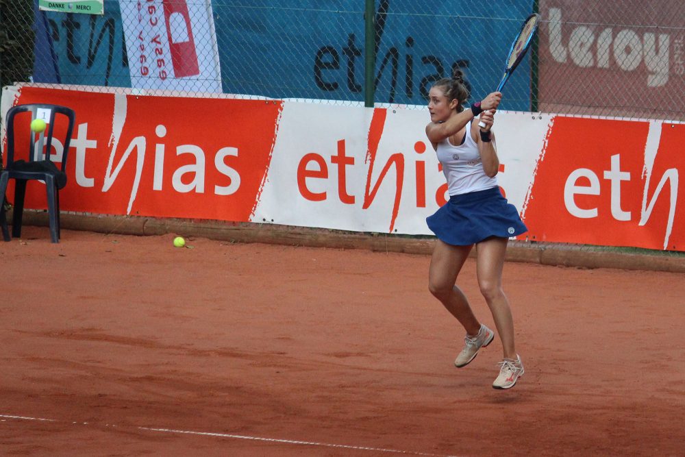 Marie Benoit im Achtelfinale des ITF-Tennisturniers von Eupen (Bild: Christophe Ramjoie/BRF)