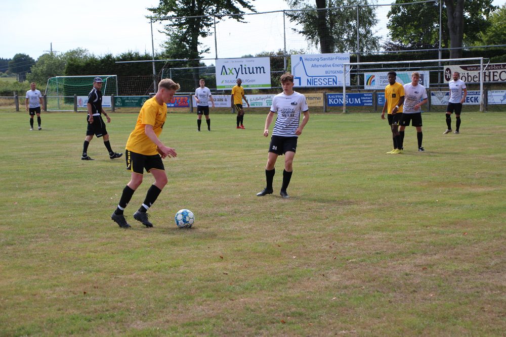 Regionalfußball: FC Bütgenbach vs. FC Spa (Bild: Marvin Worms/BRF)