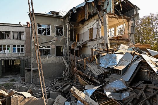 Auch ein Gebäude der Polytechnischen Universität von Charkiw ist von Raketen getroffen worden (Bild: Sergey Bobok/AFP)