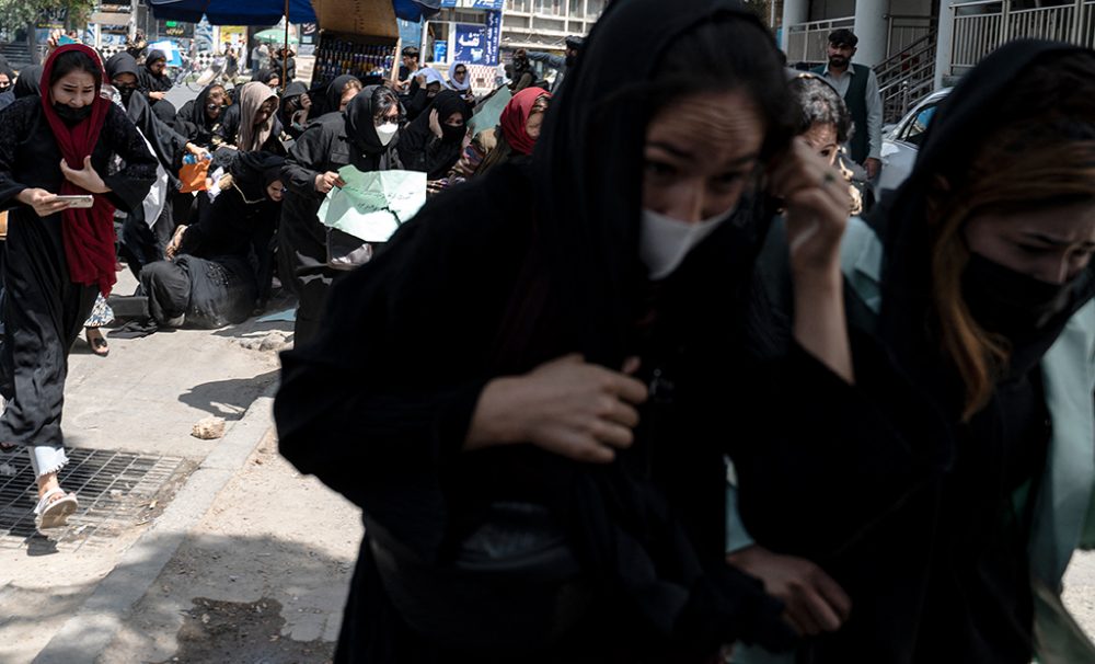 Taliban lösen Frauen-Demo in Kabul gewaltsam auf (Bild: Wakil Kohsar/AFP)