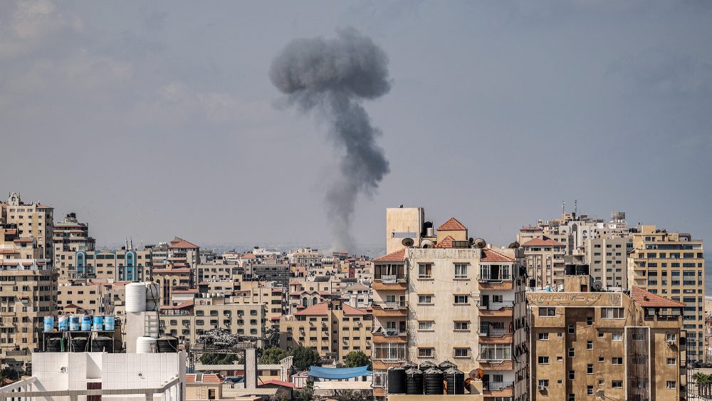 Rauch über Gaza-City am Samstag (Bild: Mahmud Hams/AFP)