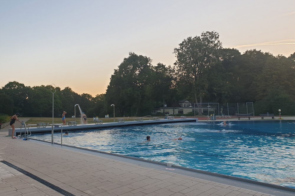 Frühschwimmer im Freibad Hangeweiher (Bild: Lena Orban/BRF)