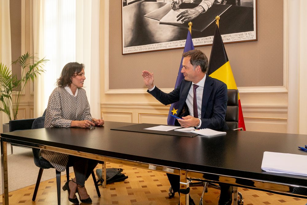 Außenministerin Hadja Lahbib mit Premier Alexander De Croo (Bild: Hatim Kaghat/Belga)