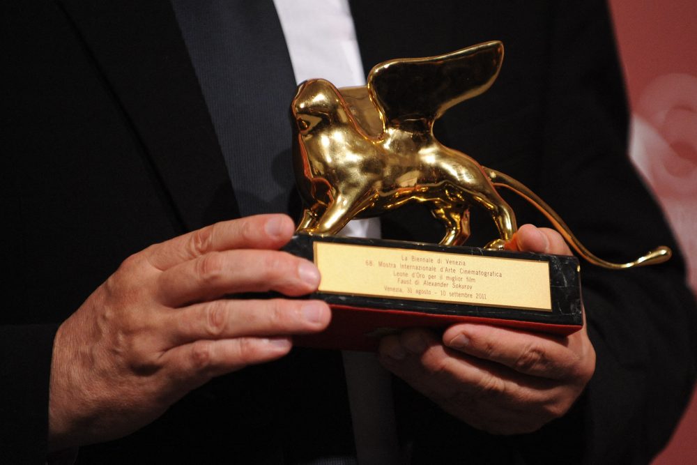 Der Goldene Löwe, die begehrte Auszeichnung bei den Filmfestspielen in Venedig (Illustrationsbild: Tiziana Fabi/AFP)