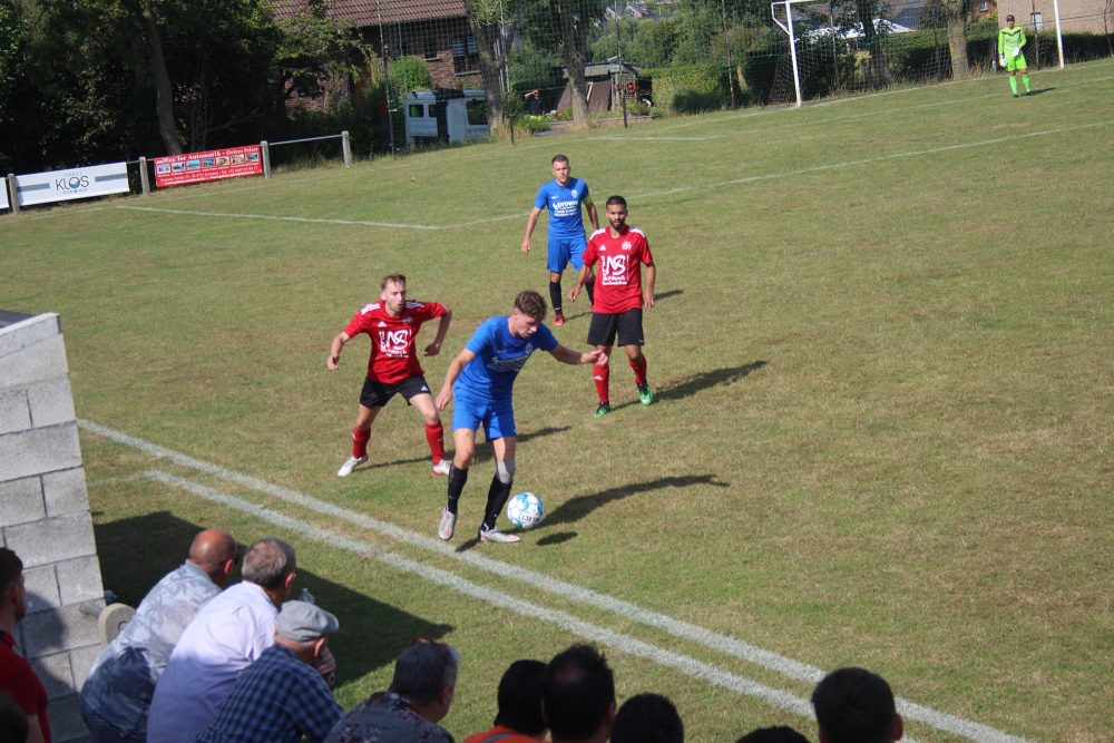 Regionalfußball: KSC Lontzen vs. Honsfelder SV (Bild: Marvin Worms/BRF)