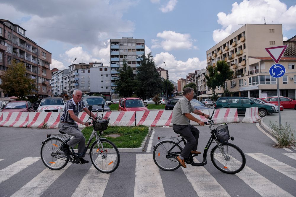 In der Stadt Mitrovica, Kosovo