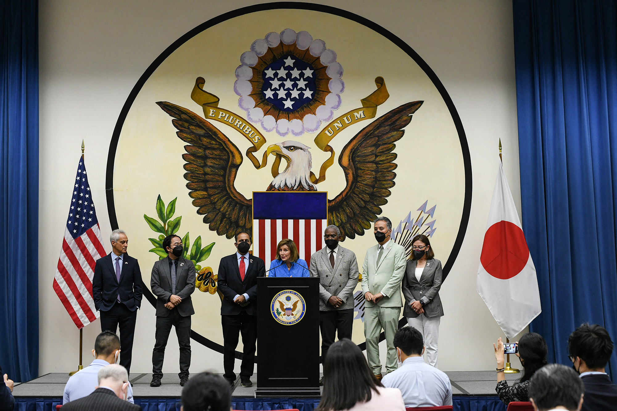Nancy Pelosi bei einer Pressekonferenz in der US-Botschaft in Tokio (Bild: Richard A. Brooks/AFP)