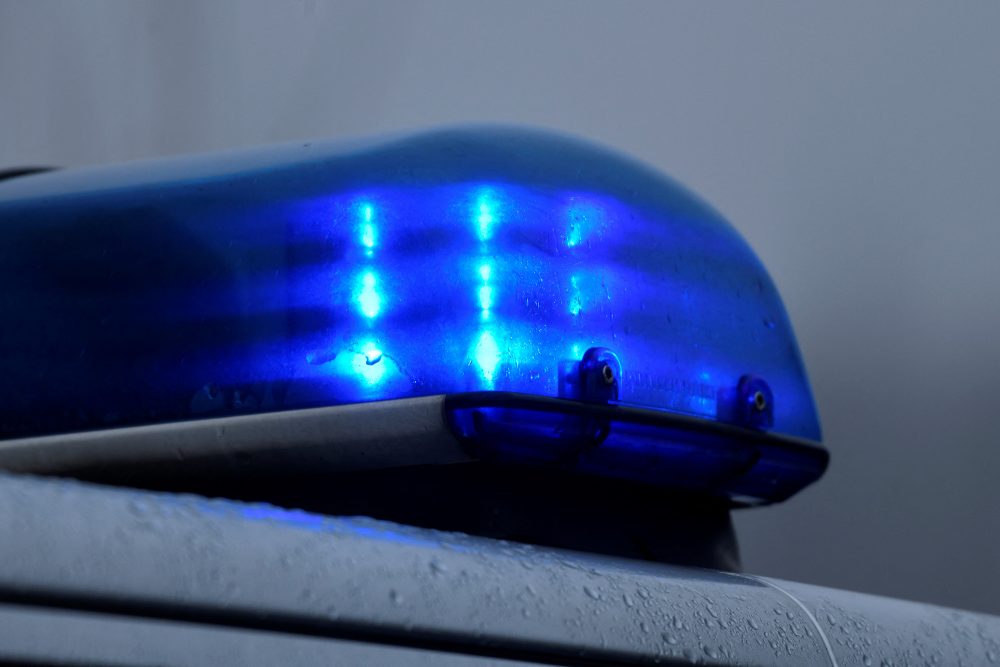 Blaulicht von deutschem Polizeiwagen (Illustrationsbild: Ina Fassbender/AFP)