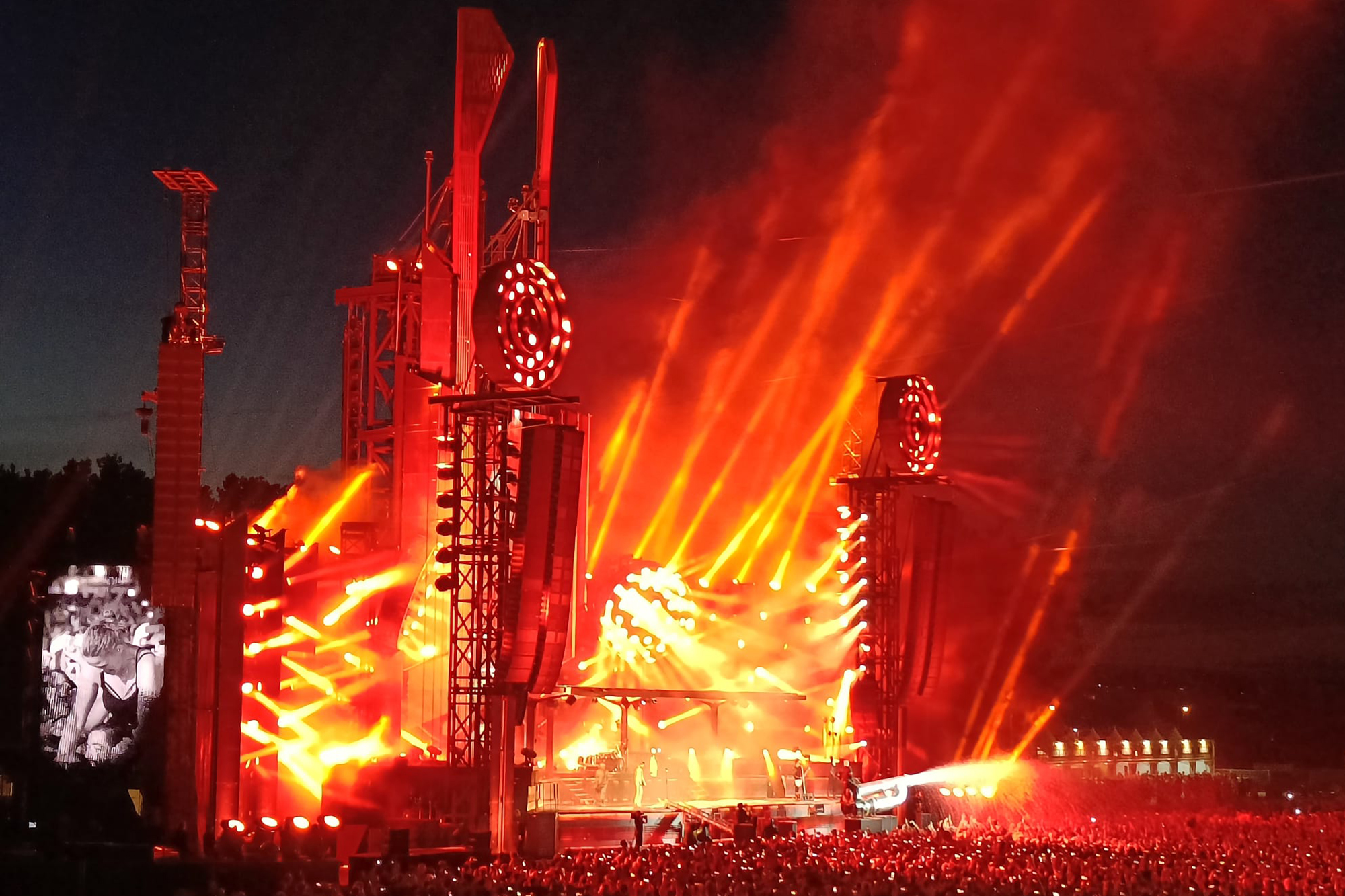 Rammstein beim ersten von zwei Konzerten in Ostende (Bild: Christophe Ramjoie/BRF)