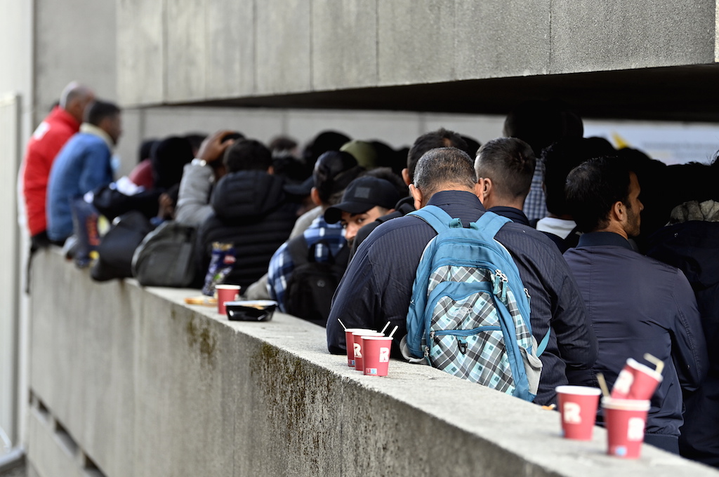 Registrierung von Asylbewerbern jetzt beim Ausländeramt in Brüssel (Bild: Eric Lalmand/Belga)