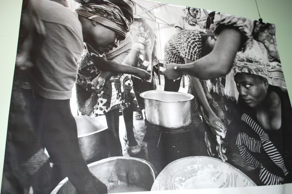 "Sakife" Lütticher Fotograf Christophe Smets zeigt Leid und Mut von Frauen im Ostkongo (Bild: Kay Wagner/BRF)