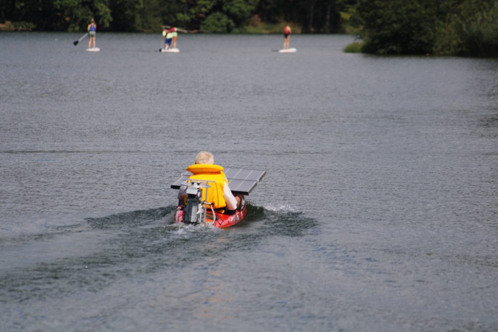 Jungfernfahrt für Solarboot 'Suna' auf dem Bütgenbacher See (Bild: Boris Schmidt/BRF)