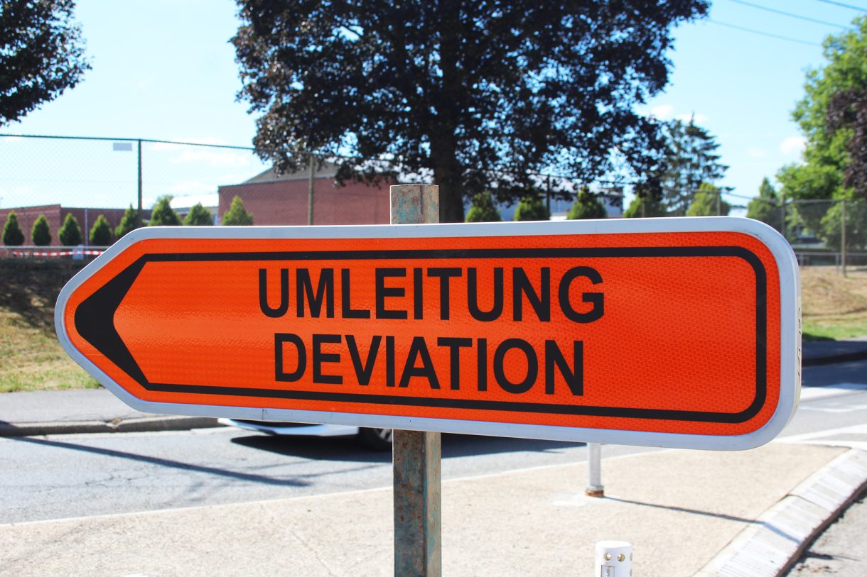 Baustellenschild: "Umleitung"