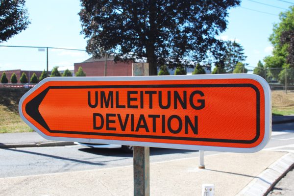 Baustellenschild: "Umleitung"