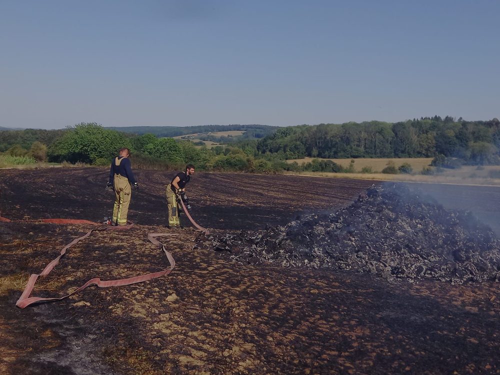 Löscharbeiten in Viroinval in der Provinz Namur (Bild: Hilfeleistungszone Dinaphi/Belga)