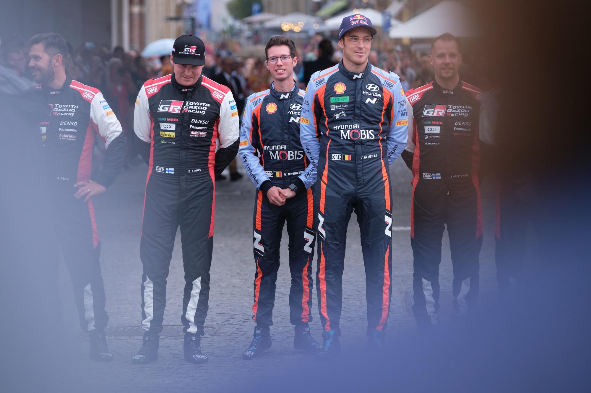 Thierry Neuville (2vr) und Martijn Wydaeghe (3vr) wollen den Vorjahressieg wiederholen (Bild: Romain Thuillier/Hyundai Motorsport)