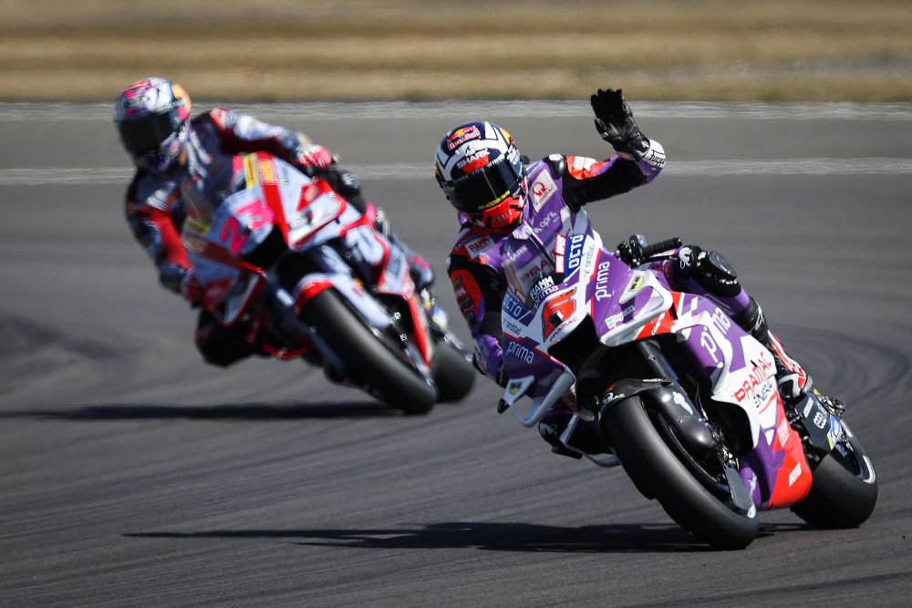 Johann Zarco fährt In Silverstone auf Pole (Bild: Adrian Dennis/AFP)