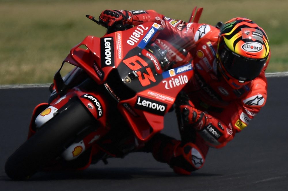 Francesco Bagnaia gewinnt das MotoGP-Rennen von San Marino (Bild: Filippo Monteforte/AFP)