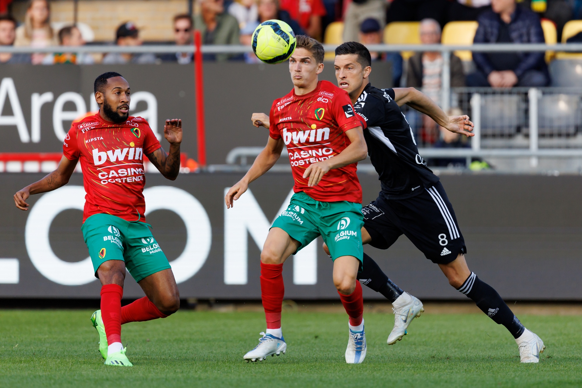 Oostende's Sieben Dewaele and Eupen's Stef Peeters fight for the ball during a soccer match between KV Oostende and KAS Eupen, Saturday 10 September 2022 in Oostende, on day 8 of the 2022-2023 'Jupiler Pro League' first division of the Belgian championship. BELGA PHOTO KURT DESPLENTER