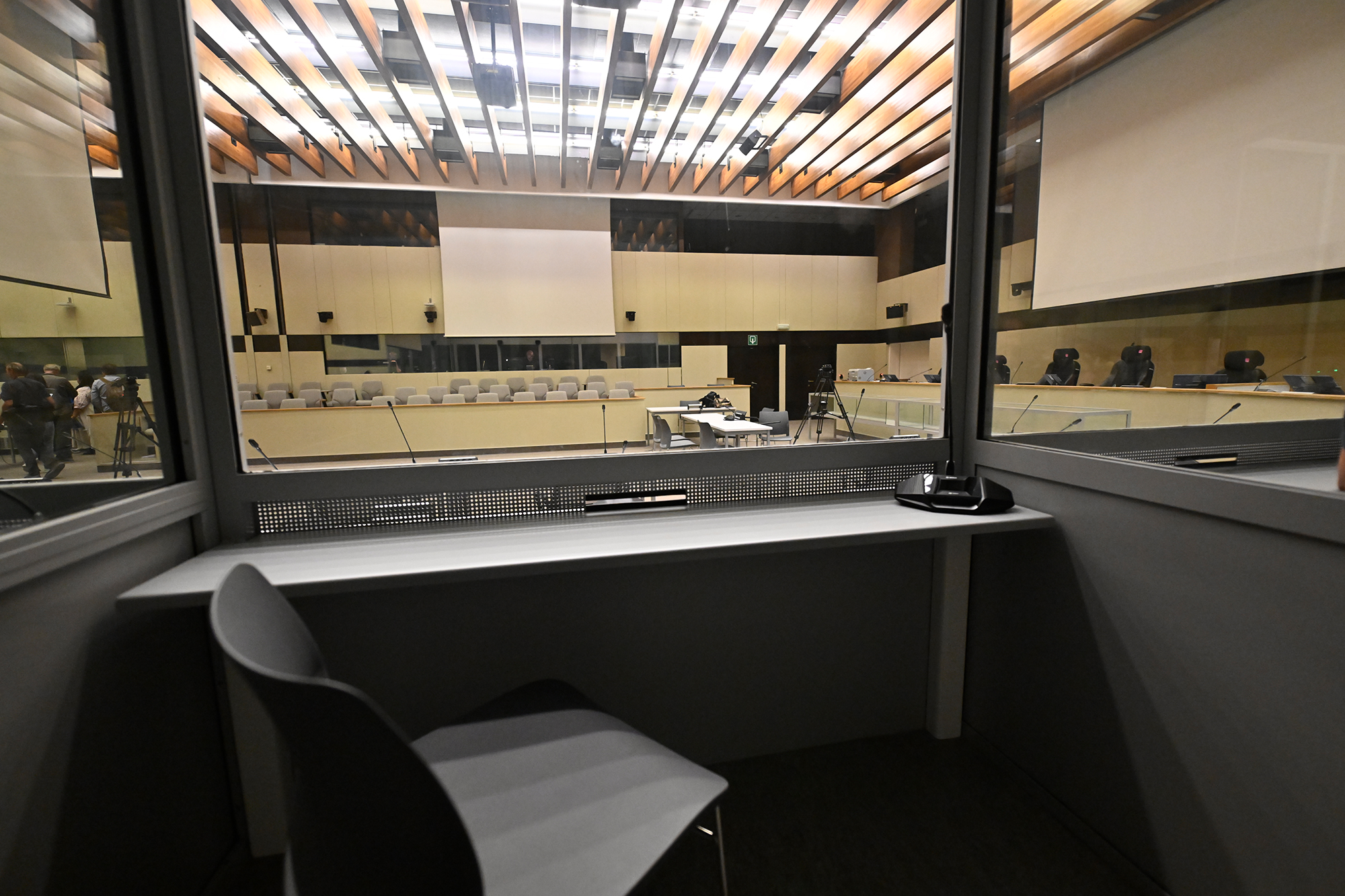 In diesem Saal des Gerichtsgebäudes in der Gemeinde Evere in der Region Brüssel-Hauptstadt findet der Prozess zu den Terroranschlägen vom 22. März 2016 statt (Bild: Dirk Waem/Belga)