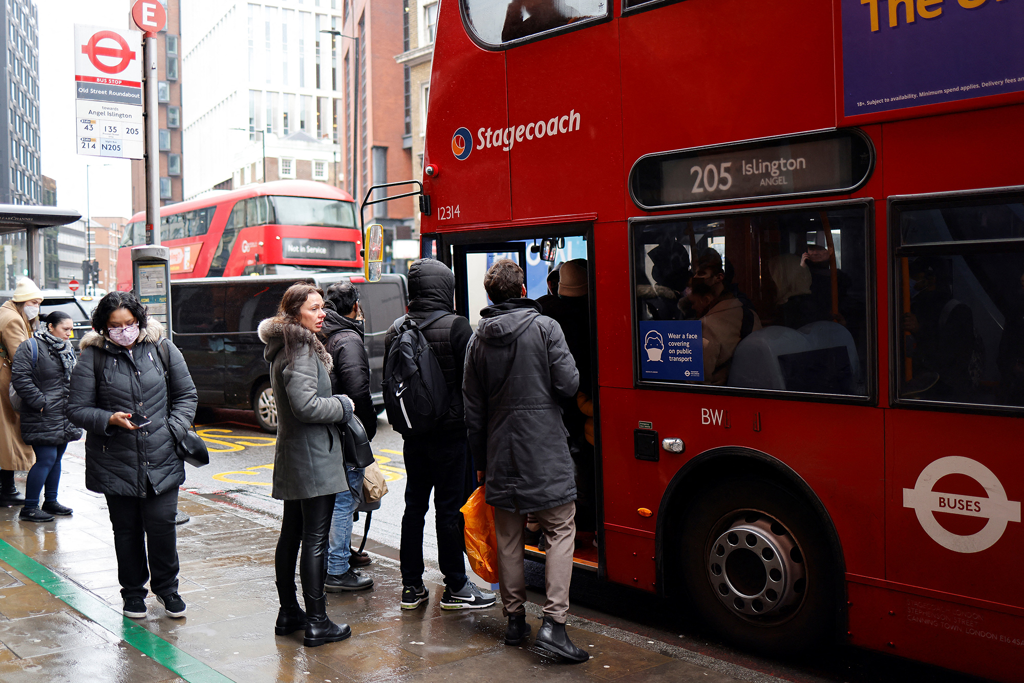 Busse in London (Bild: Tolga Akmen/AFP)