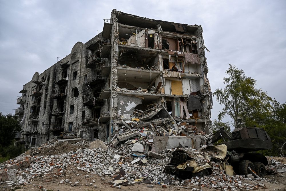 Zerstörtes Gebäude in Isjum in der Region Charkiw am Sonntag (Bild: Juan Barreto/AFP)